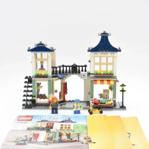 31036 – Le magasin de jouets et l&rsquo;épicerie